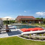 Haringerhof Mit Saunawelt Und Naturbadeteich 3*