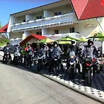 Haringerhof Mit Saunawelt Und Naturbadeteich 3*