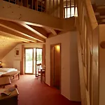 Haringerhof Mit Saunawelt Und Naturbadeteich 3*