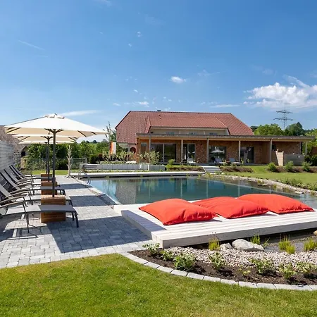 Haringerhof Mit Saunawelt Und Naturbadeteich 3*