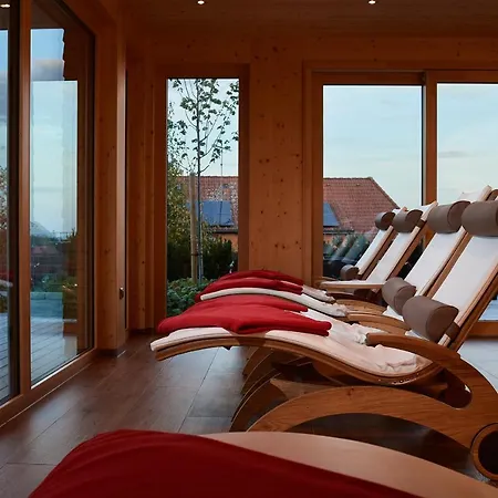 Hotel Haringerhof Mit Saunawelt Und Naturbadeteich Grafenhausen