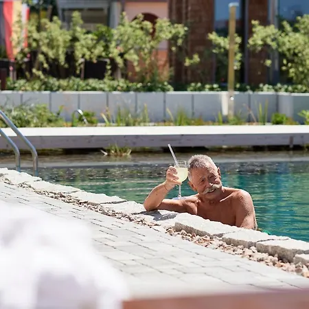 Haringerhof Mit Saunawelt Und Naturbadeteich Hotel