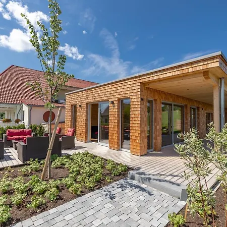 Hotel Haringerhof Mit Saunawelt Und Naturbadeteich 3*