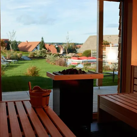 Haringerhof Mit Saunawelt Und Naturbadeteich Hotel Grafenhausen