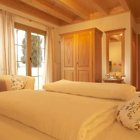 Haringerhof Mit Saunawelt Und Naturbadeteich 3*