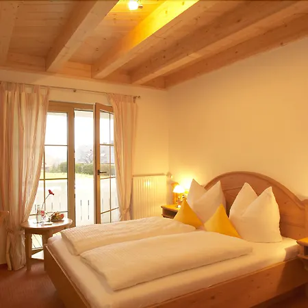 Haringerhof Mit Saunawelt Und Naturbadeteich