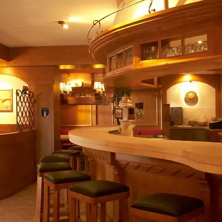 Haringerhof Mit Saunawelt Und Naturbadeteich 3*