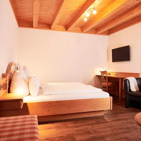 Hotel Haringerhof Mit Saunawelt Und Naturbadeteich 3*