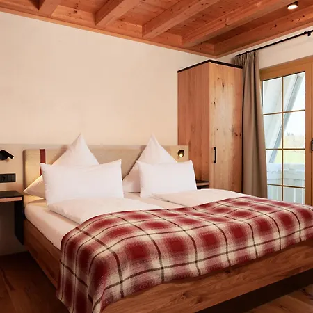 Haringerhof Mit Saunawelt Und Naturbadeteich Hotel