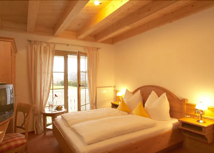 Haringerhof Mit Saunawelt Und Naturbadeteich