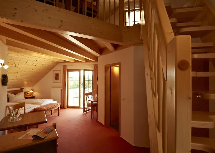 Haringerhof Mit Saunawelt Und Naturbadeteich 3*